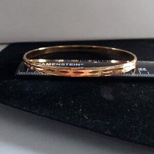 Vintage Avon Diamond cut Bangle bracelet